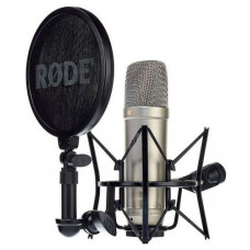 Rode NT1-A студийный конденсаторный микрофон, поп-фильтр, антивибрационное крепление "паук" и чехол для хранения.
